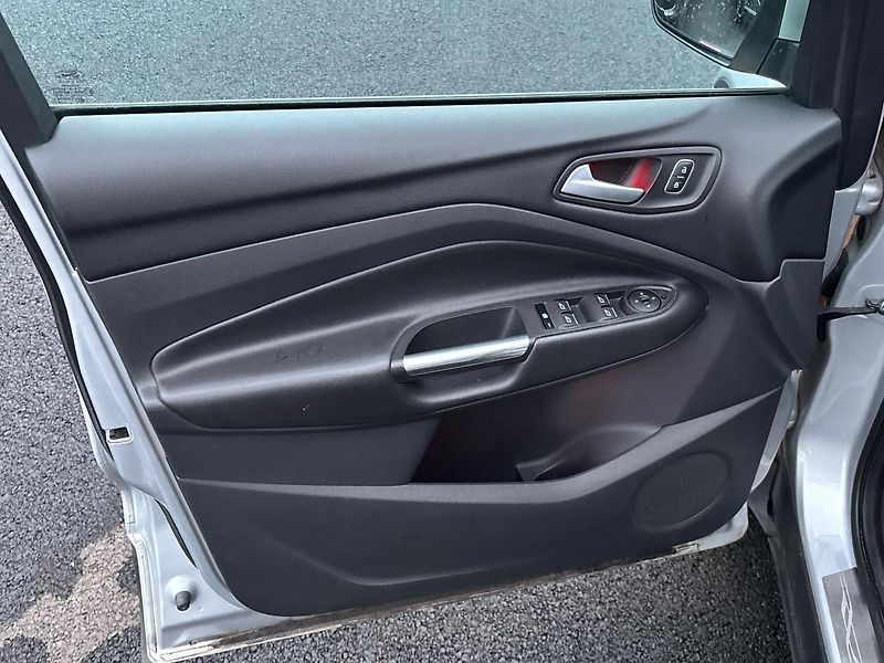 Ford Kuga Titanium - fotka 13 z 26