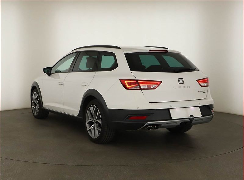 Seat Leon (2016) 2.0 TDI, 4X4, Automat, Kůže - fotka 4 z 18