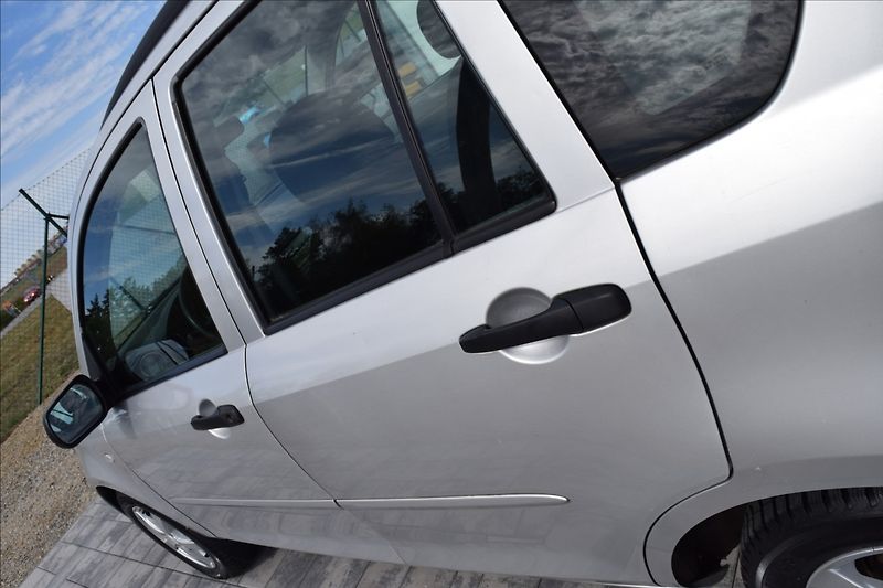 Mazda 2 1,4 D 50KW NOVÁ STK  AUTOMAT - fotka 14 z 41