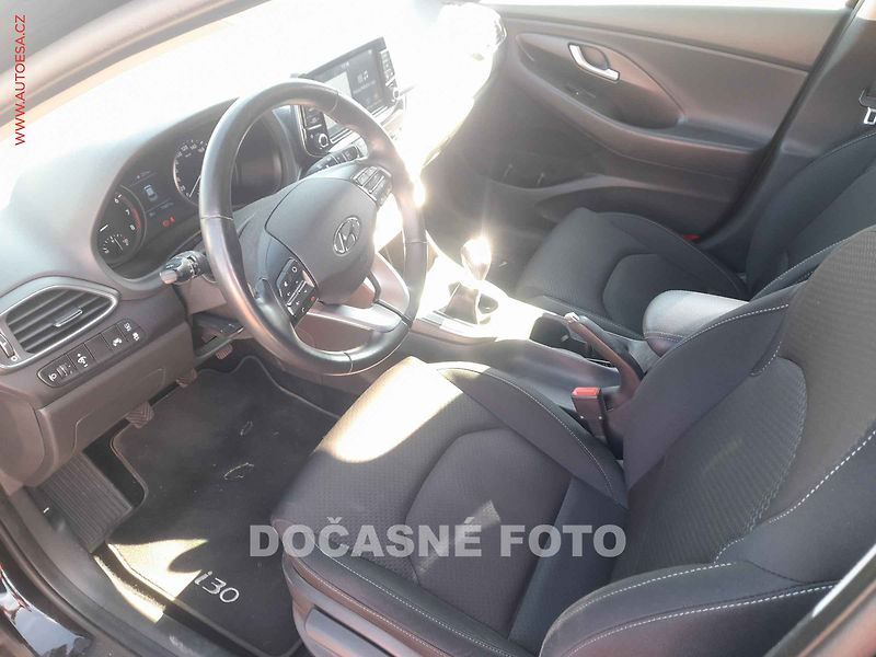 Hyundai i30 (2019) 1.4, 1.maj,ČR, servis.kniha - fotka 3 z 3