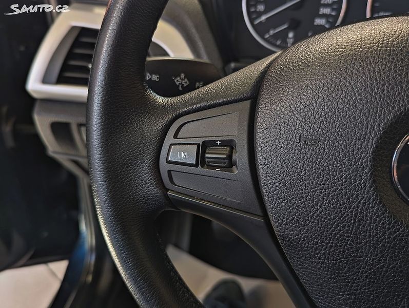 BMW Řada 1 116 i 100kW VÝHŘEVY, PDC - fotka 19 z 23