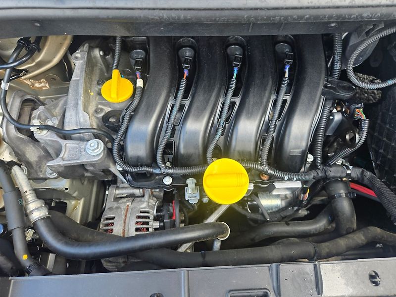 Renault Scénic (2015) 1.6i16V Limited,TOP.ROZVODY - fotka 33 z 33