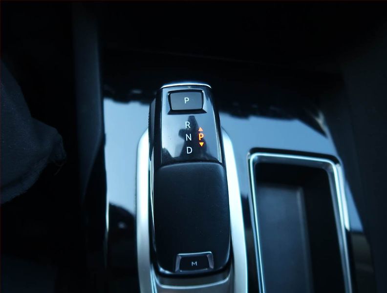 Peugeot 3008 (2019) 1.6 PureTech, Automat - fotka 13 z 18