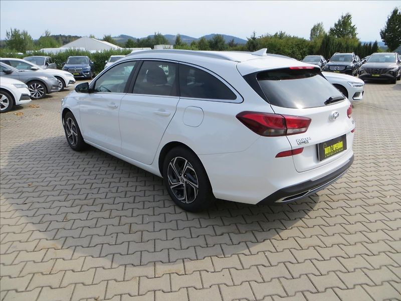 Hyundai i30 1,5 T-GDI mHEV Family Smart - fotka 5 z 28