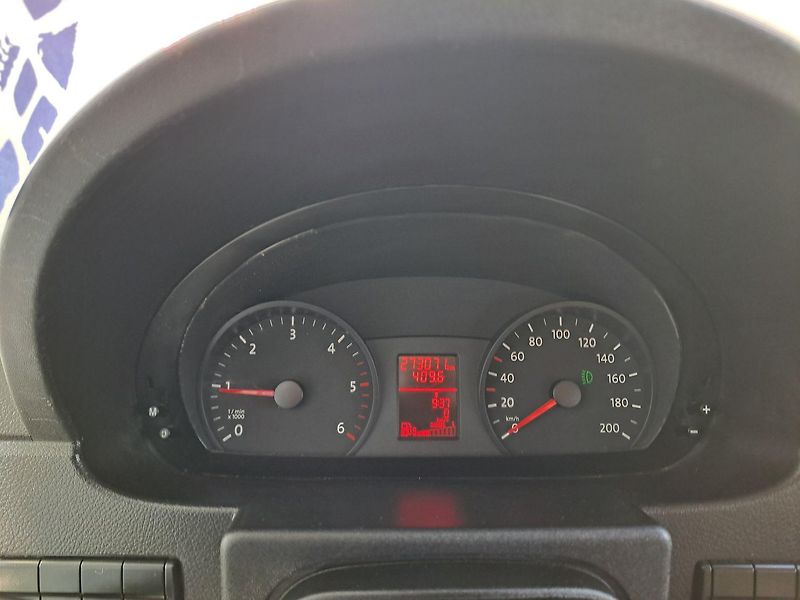 Volkswagen Crafter (2014) 2.0 TDI, 7 míst - fotka 24 z 31