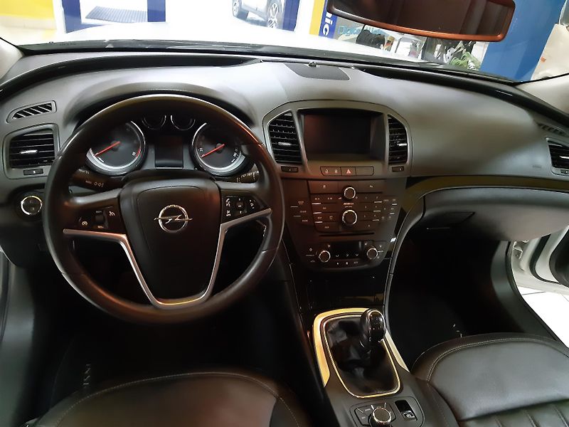 Opel Insignia 2.0 CDTI COMBI COSMO NAVI      - fotka 11 z 28