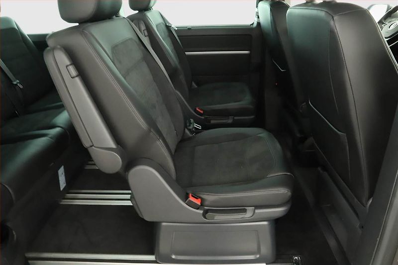 Volkswagen Multivan (2017) Highline 2.0 BiTDI 4Motion, ČR - fotka 14 z 17