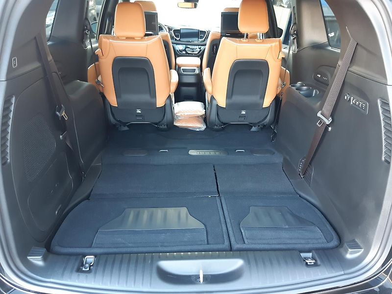 Chrysler Pacifica (2026) 3,6 V6 Pinnacle 4x4 - fotka 17 z 55
