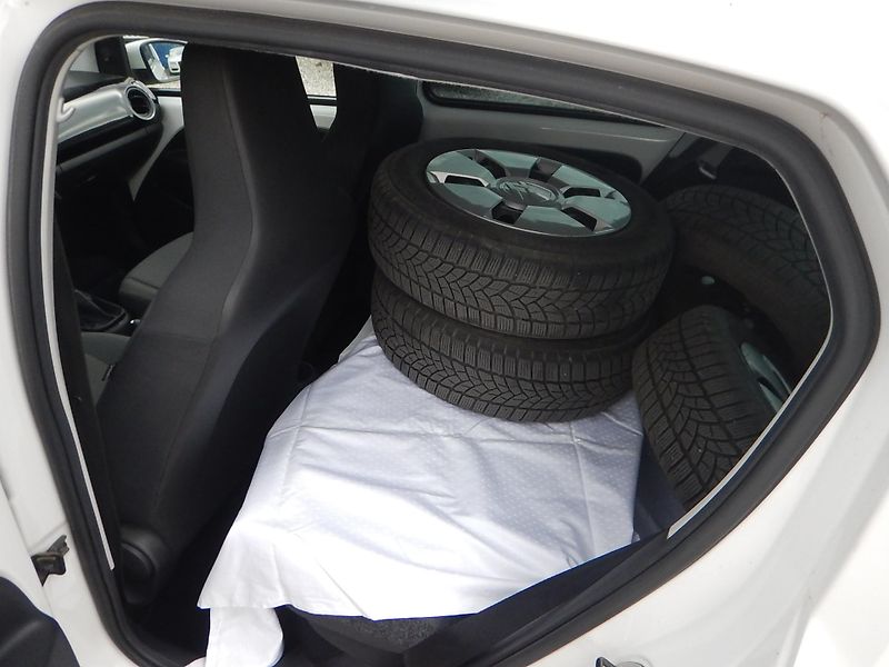 Volkswagen up! 1.0i, CNG, KLIMA - fotka 10 z 32