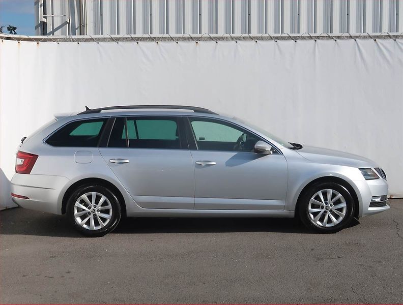 Škoda Octavia (2017) Style 1.6 TDI, Serv.kniha - fotka 6 z 22