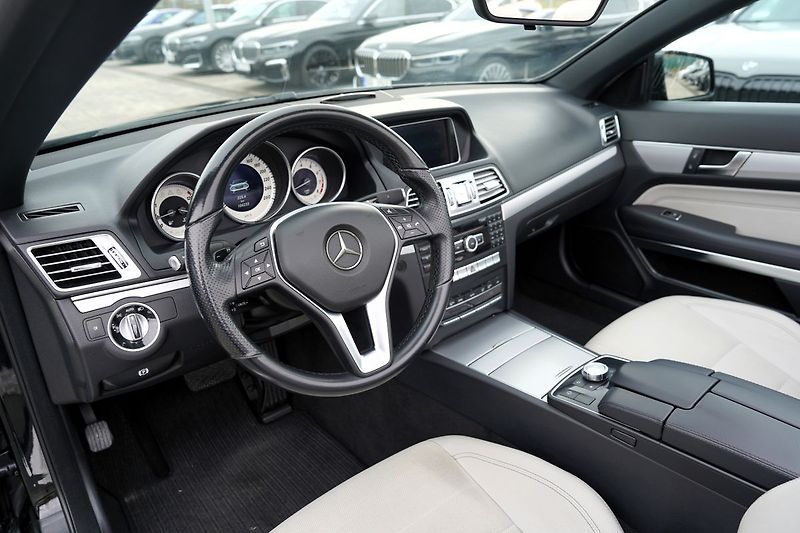 Mercedes-Benz Třídy E 200 CGI/cabrio/Avangarde/kůže - fotka 27 z 44