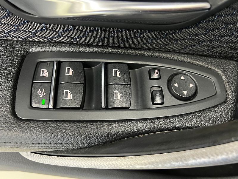 BMW Řada 3 xDrive M-SPORT, H&K, PANORAMA, - fotka 28 z 32