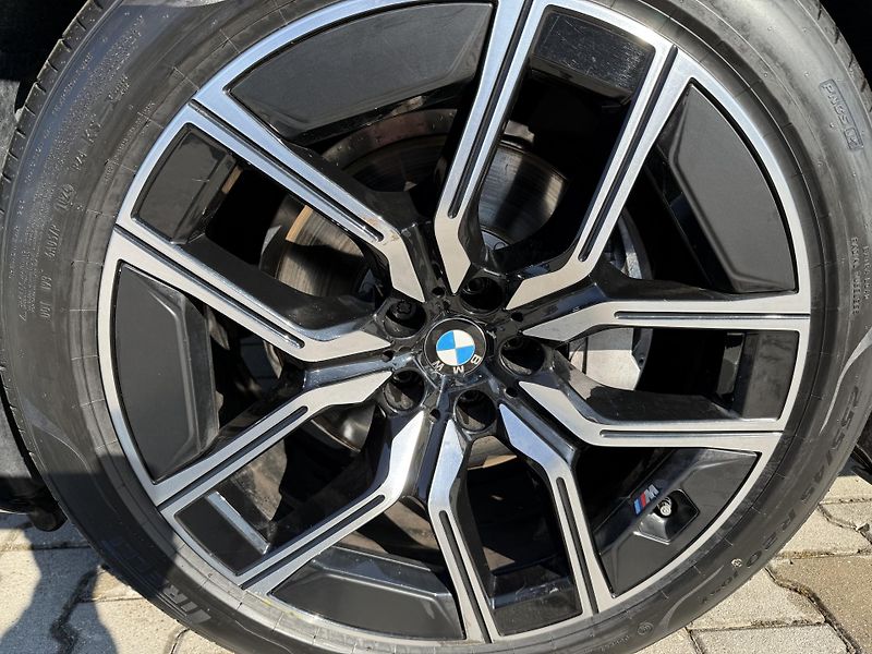 BMW Řada 7 (2024) 40XD 220kW M-PAKET INDIVIDUAL! - fotka 19 z 55