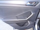 Volkswagen T-Roc 1.5 TSI Style 110 kW M6F - náhled 30