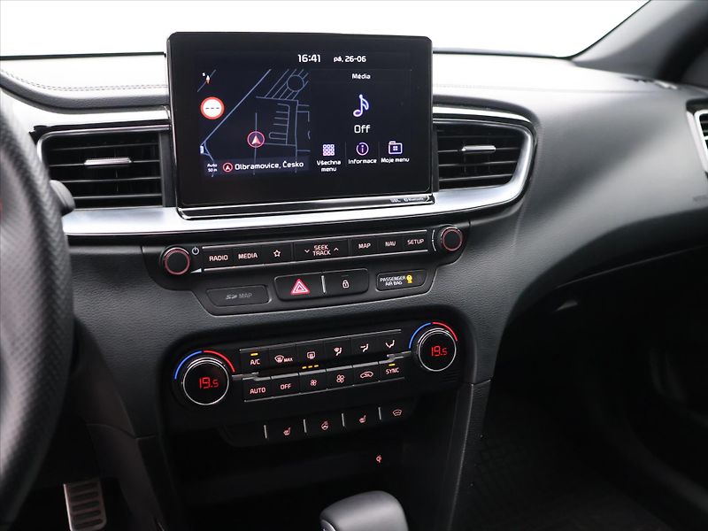 Kia Ceed 1,6 T-GDI 150kW Aut. GT CZ - fotka 17 z 27