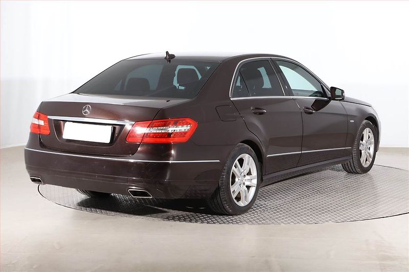 Mercedes-Benz Třídy E (2012) Avantgarde E 220 CDI, Automat - fotka 5 z 22