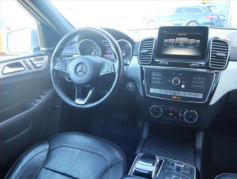 Mercedes-Benz GLE (2016) 500, 4X4, Automat, Kůže - fotka 7 z 16