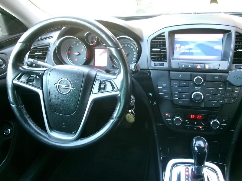 Opel Insignia (2012) 2,0CDTi AC NAVI TEMP AUT - fotka 21 z 28