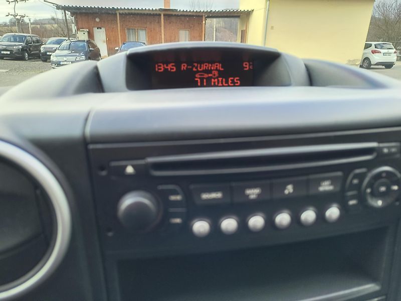 Citroën Berlingo (2011) 1.6 HDI MULTISPACE ČR/AC/PC/CD - fotka 30 z 35