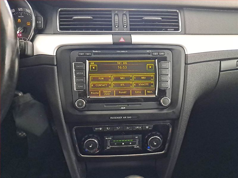 Škoda Superb (2010) Elegance 2.0 TDI, Navi, Xenony - fotka 12 z 23