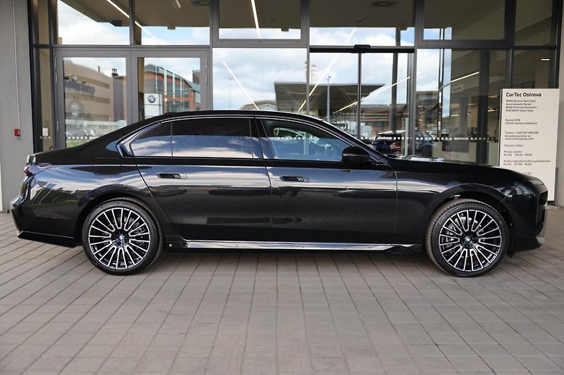 BMW Řada 7 740d xDrive Sedan - fotka 4 z 18