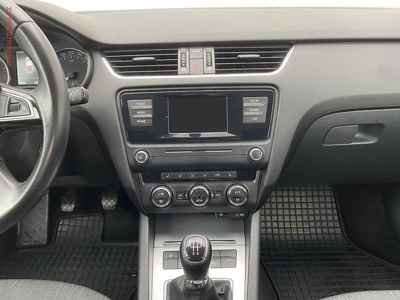 Škoda Octavia (2015) 1.6 TDi, ČR, servis.kniha - fotka 12 z 17