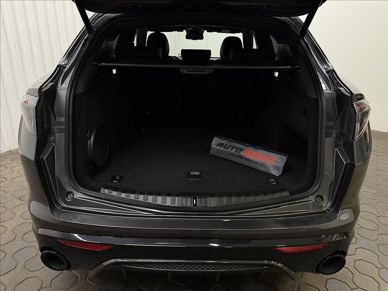 Alfa Romeo Stelvio VELOCE 154kW Q4 H&K LED R21 - fotka 33 z 41