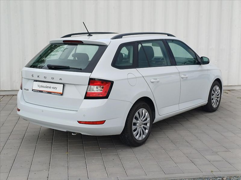 Škoda Fabia 1,0   TSI 70kW Active - fotka 16 z 24