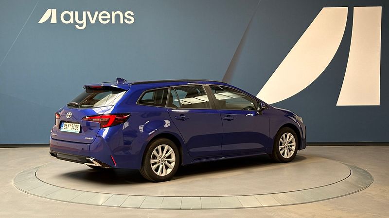 Toyota Corolla 2.0 Hybrid e-CVT Comfort Touri - fotka 2 z 13