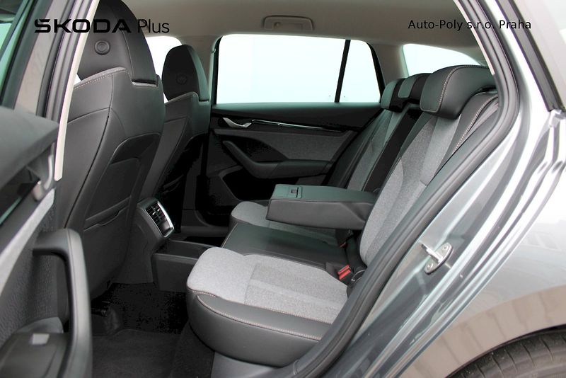 Škoda Octavia (2024) Combi Top Selection 1.5 TSI 11 - fotka 25 z 25