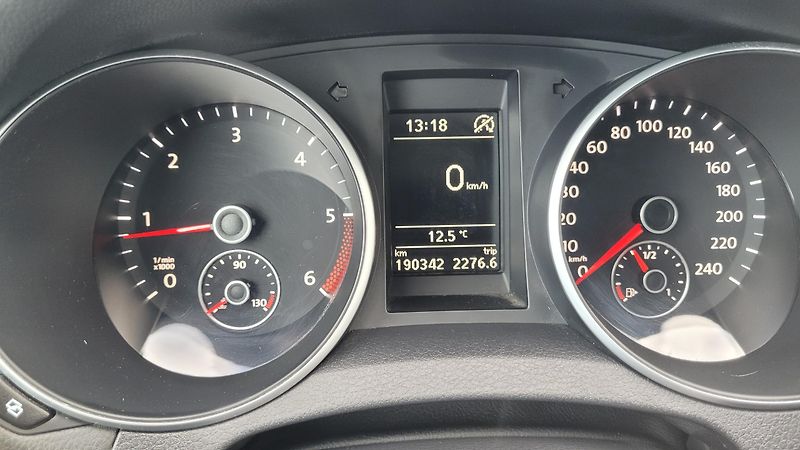 Volkswagen Golf 1,6 TDI 77KW  - fotka 23 z 23