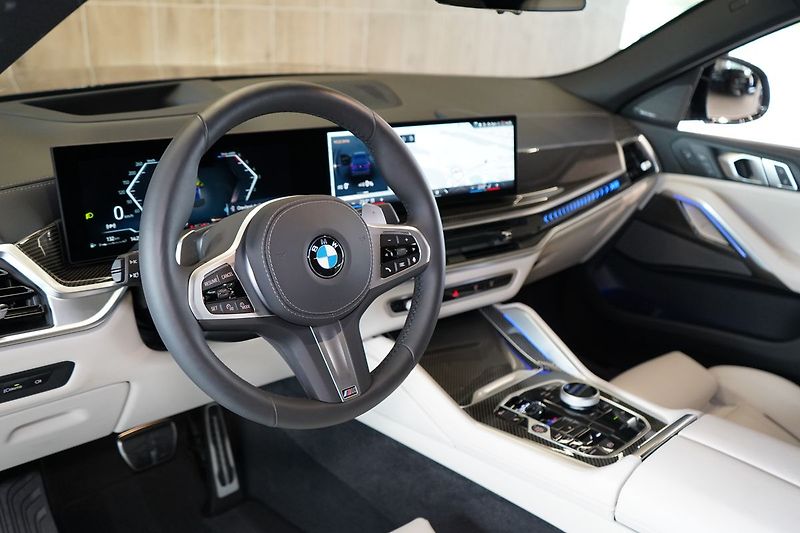 BMW X6 30d xDrive, Vzudch, Masáž - fotka 17 z 47