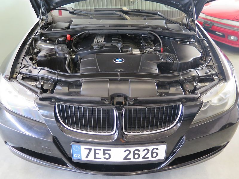 BMW Řada 3 (2008) 318i,klima,senzory,navi - fotka 23 z 27