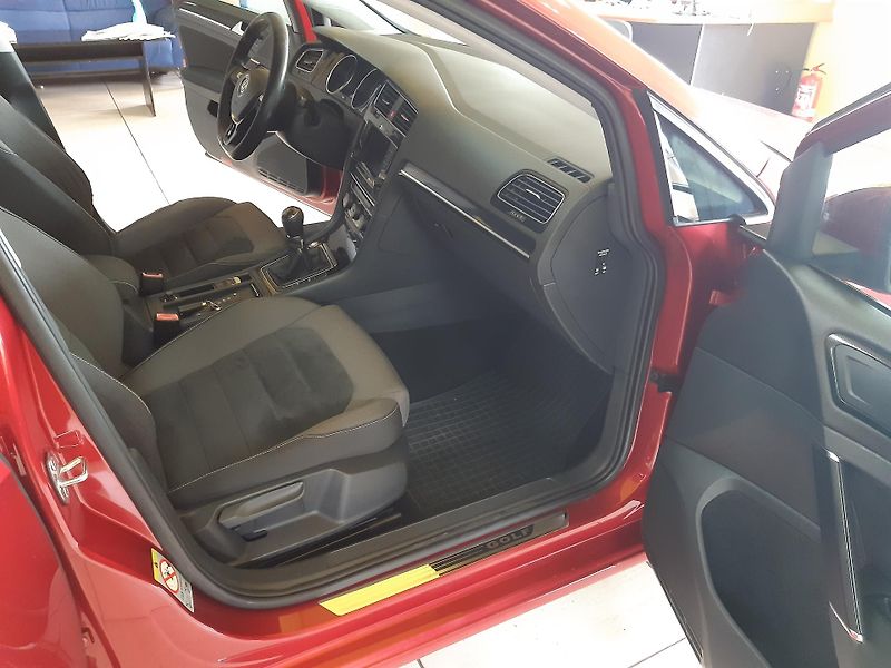 Volkswagen Golf 1.4 TSI NAVI XENON WEBASTO - fotka 24 z 26