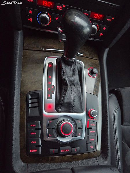Audi Q7 (2007) 3.0TDI 171Kw ČR 1.maj Taž 3.5t - fotka 40 z 41