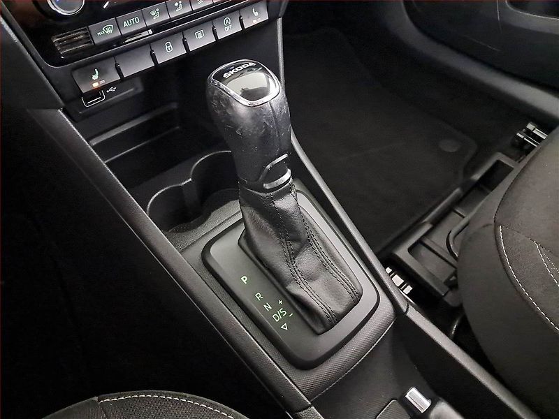 Škoda Rapid (2019) Spaceback 1.0 TSI, Automat - fotka 13 z 17