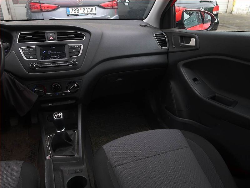 Hyundai i20 (2020) 1.2 - fotka 8 z 13