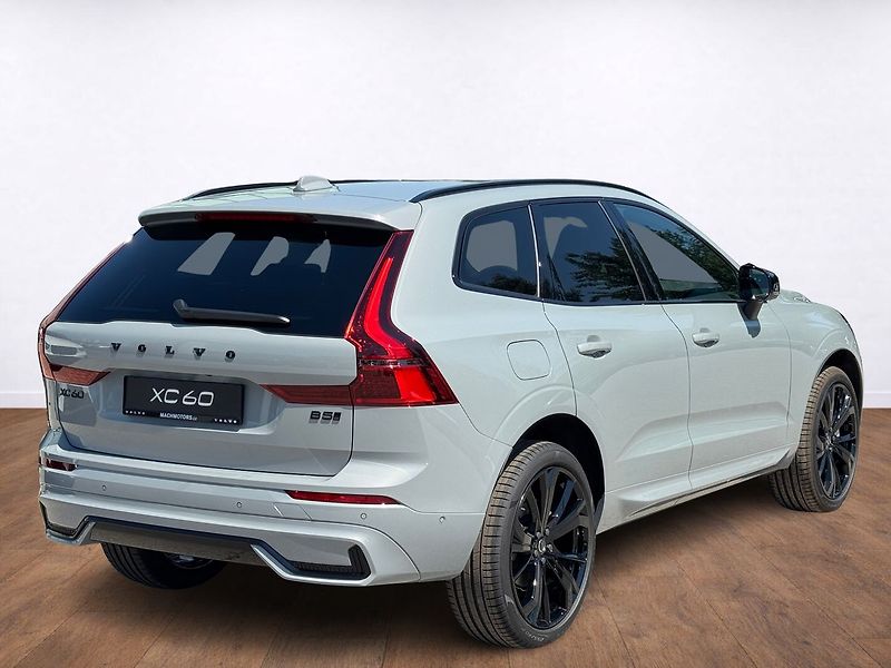 Volvo XC60 (2026) AKCE 4+4 PLUS B5, BLACK EDITIO - fotka 4 z 23