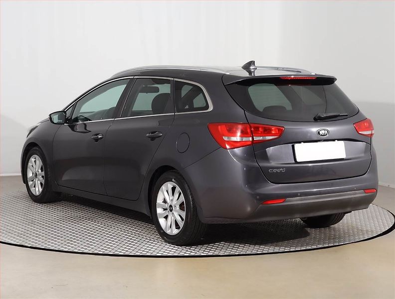 Kia Ceed (2017) 1.6 GDI, Automat, Navi - fotka 4 z 17