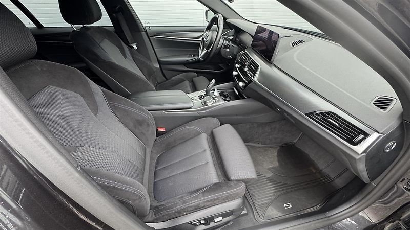 BMW Řada 5 530e xDrive Mpaket - fotka 11 z 14