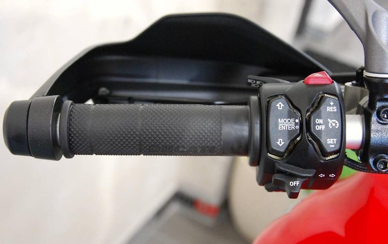 Ducati Multistrada V4 (2023) krásný stav, ZÁRUKA, SERVI - fotka 10 z 20