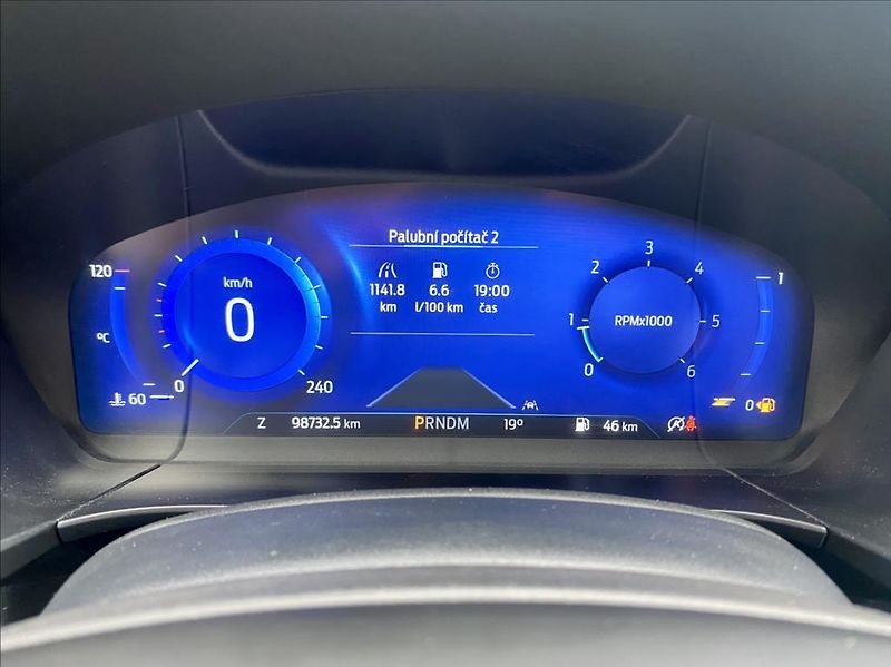 Ford Kuga 2,0 EcoBlue  ST-LINE AWD záruk - fotka 24 z 52