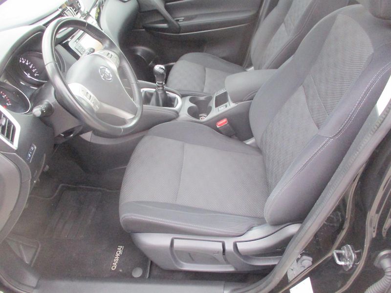 Nissan Qashqai 1.6DIG-T 120kW NAVI VÝHŘEV - fotka 14 z 43