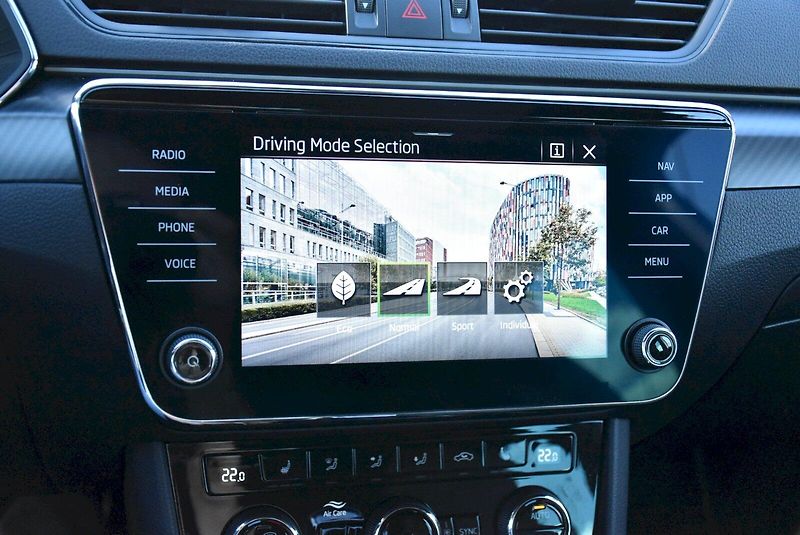 Škoda Superb (2023) Combi Sportline 1.5 TSI 110kW - fotka 18 z 35