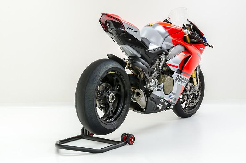 Ducati Panigale V4 S (2018) CORSE ex Jorge Lorenzo - fotka 4 z 39