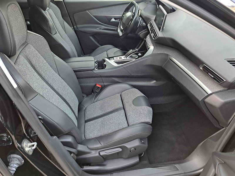 Peugeot 3008 (2019) 1,2PT EAT8 ALLURE LED ALU NAVI - fotka 10 z 18