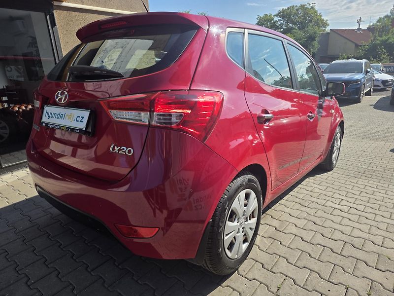 Hyundai ix20 1.6-AUTOMAT-1MAJITEL-92KW - fotka 23 z 35