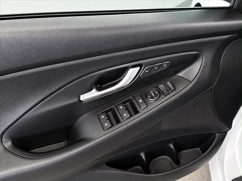 Hyundai i30 1,4 TGDI STYLE PREMIUM PANO - fotka 14 z 18