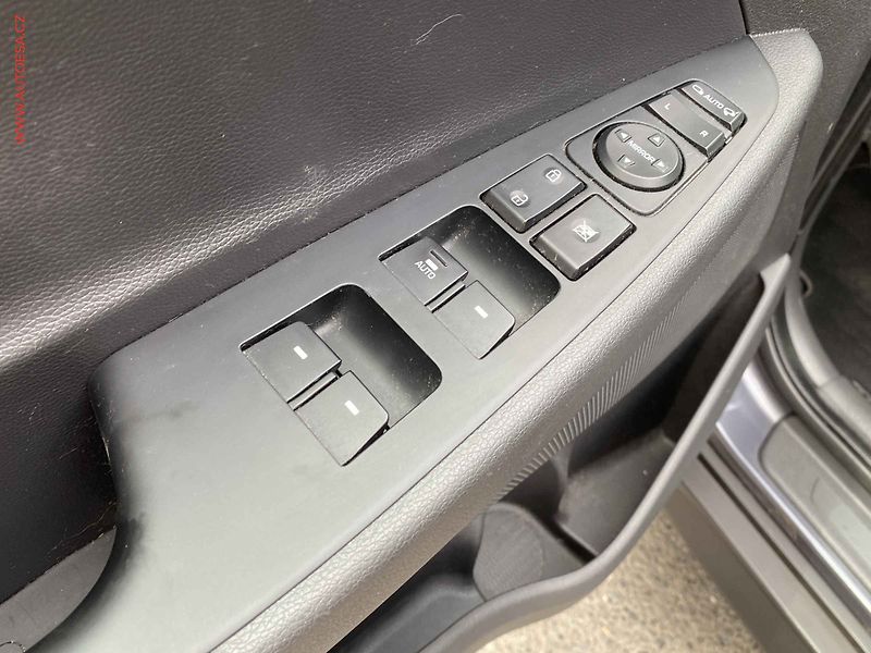 Hyundai Tucson (2016) 1.7 CRDi, Park. senzor, temp. - fotka 13 z 16