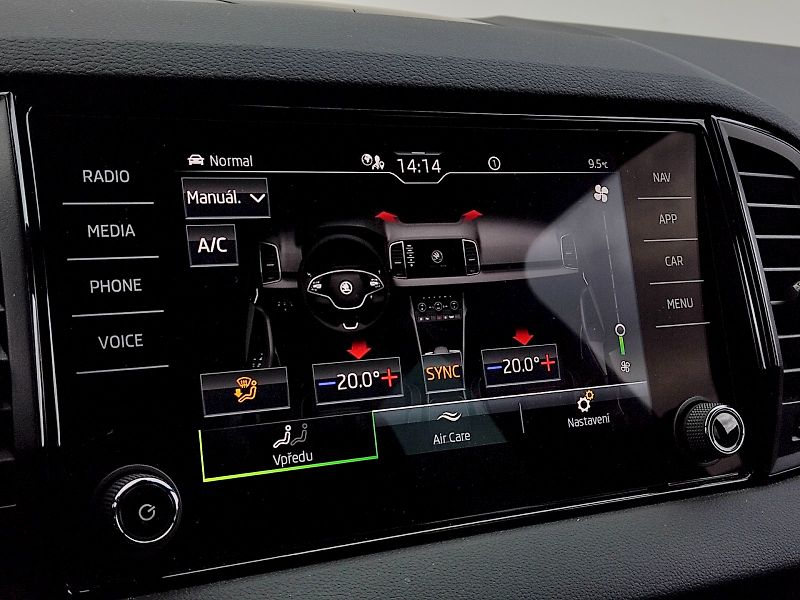 Škoda Karoq (2022) SportLine + 1,5 Tsi 110 Kw - fotka 12 z 36